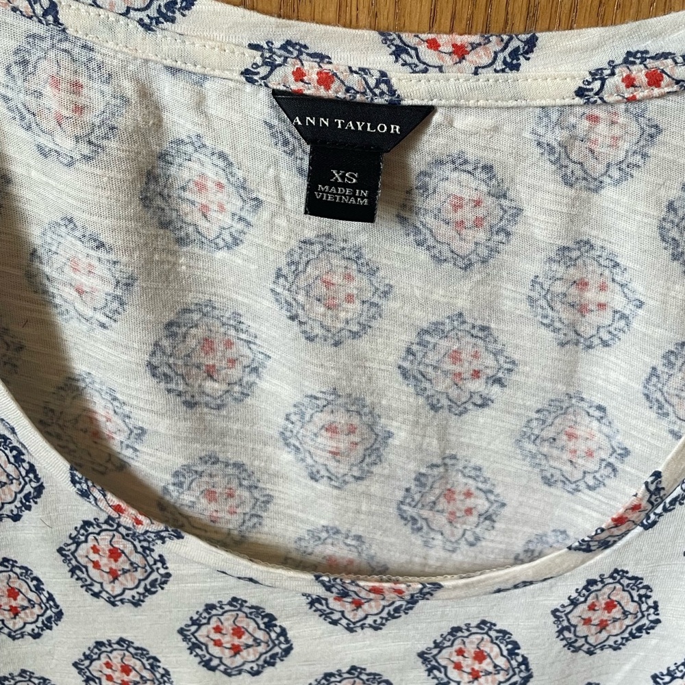 Ann Taylor Pattern Tee - Picture 2 of 3